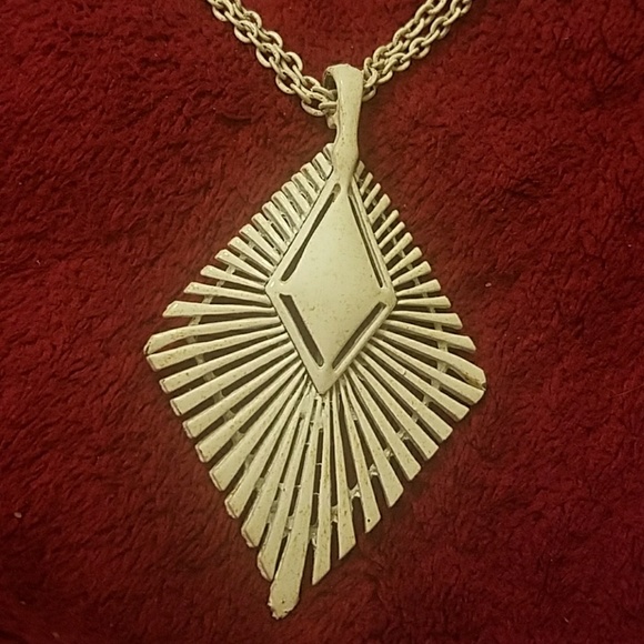 Jewelry - PM#99 Vintage White 60s necklace